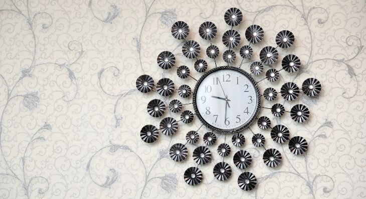 resin-wall-clock